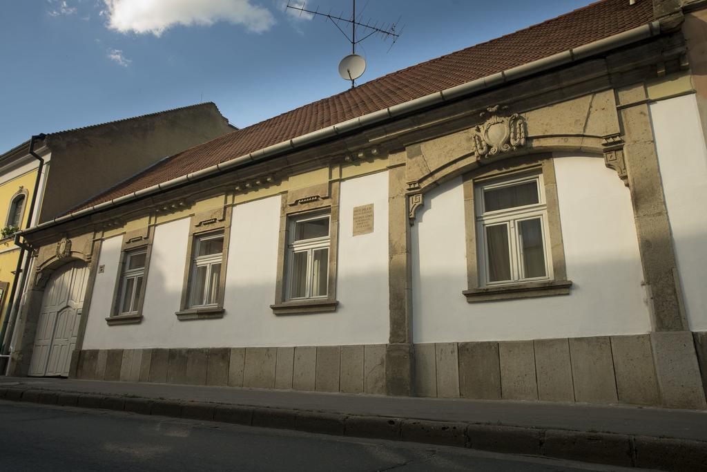 Ferienwohnung Plitzner Belvárosi Apartmanház Erlau Exterior foto